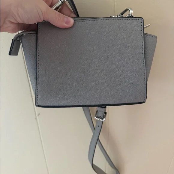 Michael Kors Elegant Gray Crossbody Bag - Picture 3 of 5